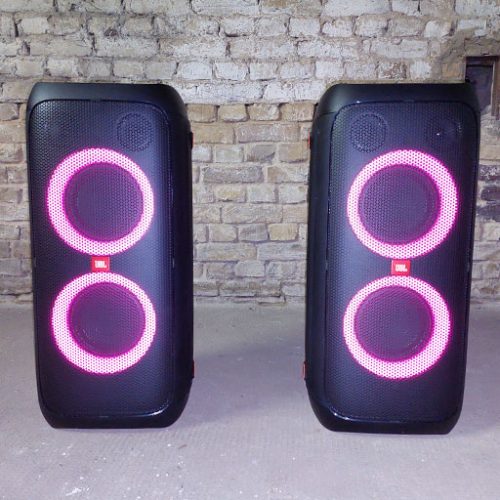 Tonanlage mit 2 Stück JBL Partybox 310 Akkulautsprechern, Frontbeleuchtung pinkfarbene Kreise